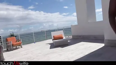 Que cara de felicidad, como le gustan las pollas blancas a Evi Rei