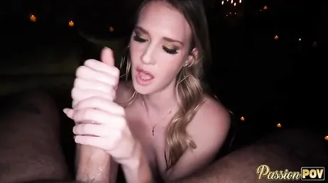 Ashley Lane sale de fiesta y como vais a ver acaba cabalgando polla !!