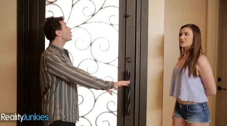 Mon beau-frère me baise tellement bien, putain, je vais le baiser encore une fois.