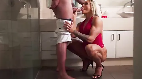 No conocía a la amiga de mi mujer .., joder, pues está para follarla .. !!