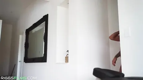 No conocía a la amiga de mi mujer .., joder, pues está para follarla .. !!