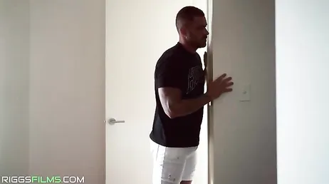 No conocía a la amiga de mi mujer .., joder, pues está para follarla .. !!