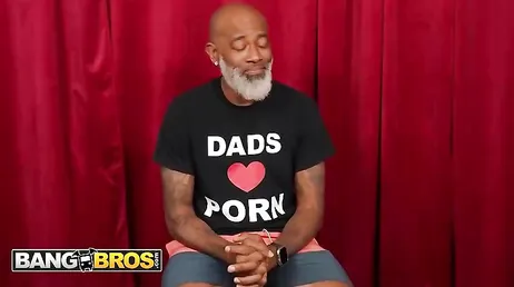 Eins kann ich dir sagen: Opa wird dieser heißen MILF keinen Sex geben können.