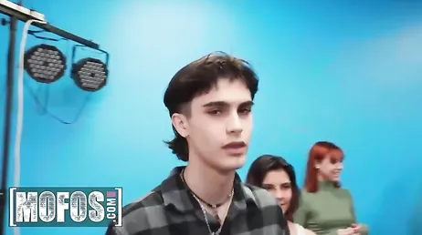 Durante la grabación de un programa de radio Bree Brooks acaba follada