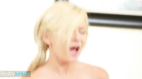 Papá no se lo creía así que se lo enseño para que vea que lo llevo depilado