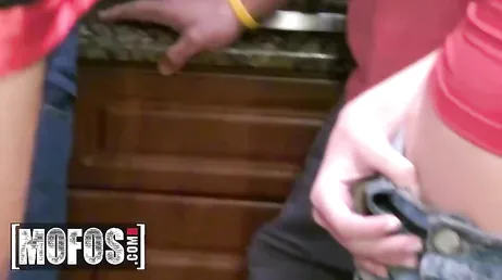 En todas las fiestas universitarias acaban teniendo sexo las jovencitas gratis