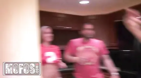 En todas las fiestas universitarias acaban teniendo sexo las jovencitas gratis