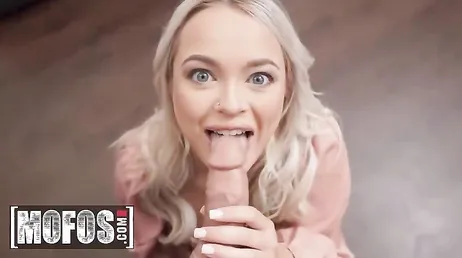 Quiere que la penetren ese culo .., joder, ella es la dulce Alexis Kay