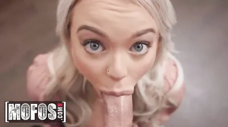 Quiere que la penetren ese culo .., joder, ella es la dulce Alexis Kay