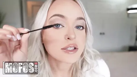 Quiere que la penetren ese culo .., joder, ella es la dulce Alexis Kay