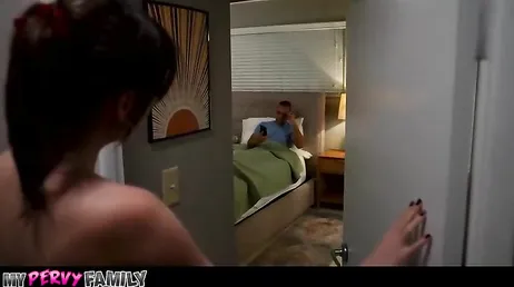 Hija, vete a tu habitación por favor .., videos porno de sexo familiar