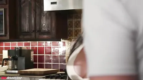 Mi cuñado me come el coño antes de que llegue mi marido, que zorra soy