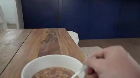 Mamá rusa se pone a cuatro patas para que se la metan hasta el fondo