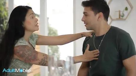 Relájate jovencito, deja que esta mamá te haga una paja como dios manda
