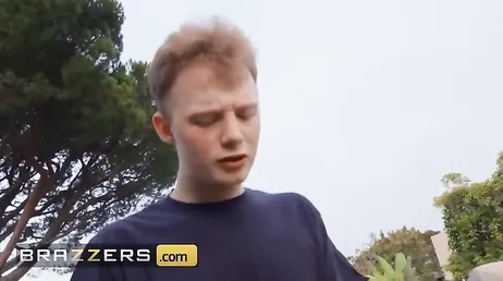 Jovencito, como nos pille tú madre nos mata a los dos, lo sabes, verdad?