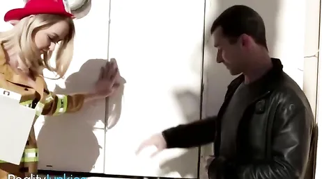 Menudo cabrón, este hombre casado me la acaba de meter hasta el fondo