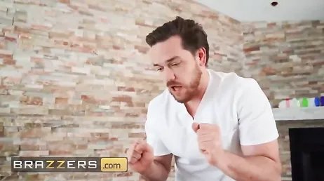 La inglesa Katy Jayne acaba enculada por un joven en la sala de masajes
