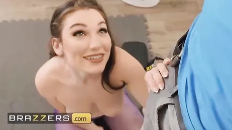 Coindico con mi vecina en la lavandería y acabamo follando bien duro