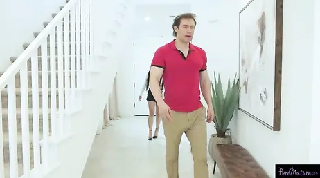 Wer würde nicht gerne eine so leckere Muschi wie die von Phoebe Kalib verspeisen?
