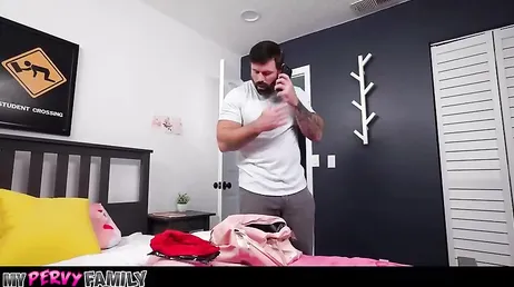 Hija, no puedes estar masturbándote todo el dia, te vas a quedar ciega