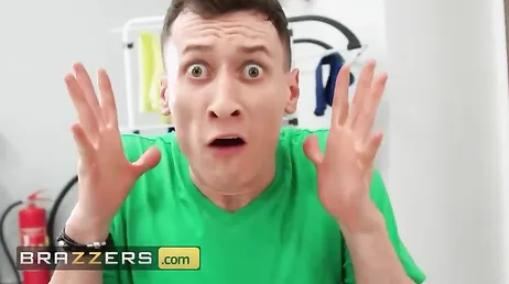 Como se te ha podido quedar medio cuerpo dentro de la lavadora ..?
