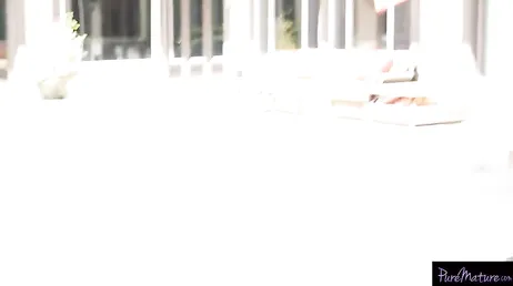 Como le gusta a mamá cabalgar polla analmente, es que entra toda entera !!
