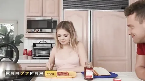 Pero qué coño están haciendo mi hermana y mi novia ..? se están follando !!