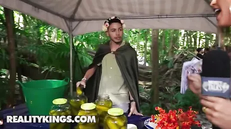 Las entrevistas porno de Reality Kings acaban en auténticas folladas al aire libre