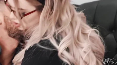 Quelle surprise elle va avoir en découvrant que sa psychologue est une femme transgenre... !!