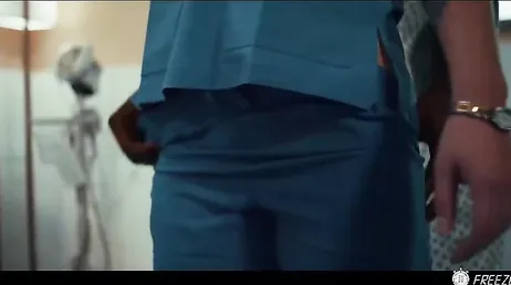Freak Porn : Le temps s'arrête et il en profite pour tripoter l'infirmière.