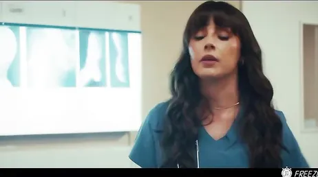 Freak Porn : Le temps s'arrête et il en profite pour tripoter l'infirmière.