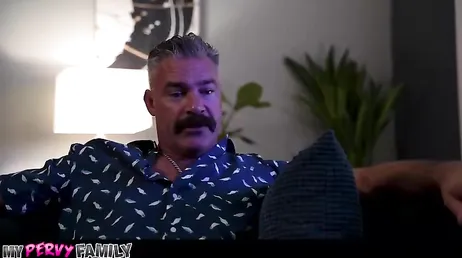 Mi hijastra se la traga entera, joder, menuda garganta profunda amigos !!