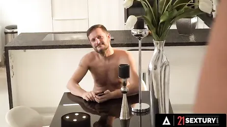Nada como una buena follada de culo por la mañana antes de ir a trabajar
