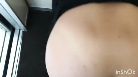 Porno amateur de una pareja italiana follando a escondidas en un ascensor