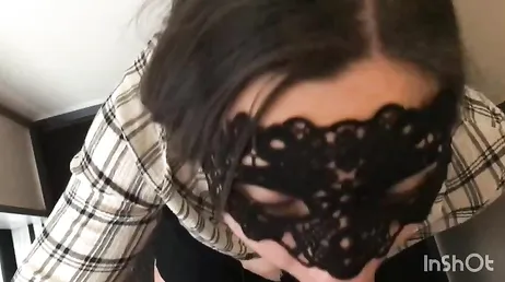 Porno amateur de una pareja italiana follando a escondidas en un ascensor