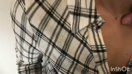 Porno amateur de una pareja italiana follando a escondidas en un ascensor