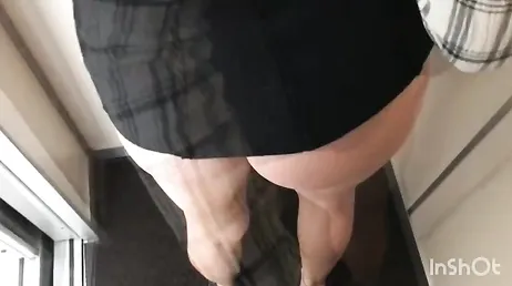 Porno amateur de una pareja italiana follando a escondidas en un ascensor