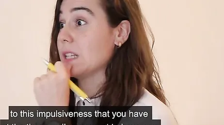 Las preguntas comprometidas de una psicóloga caliente y morbosa: menudo culo !!