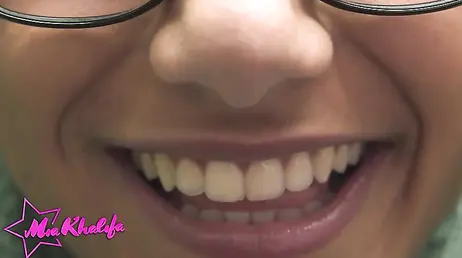 El video porno de la mitica Mia Khalifa desnudándose y masturbándose en la biblioteca
