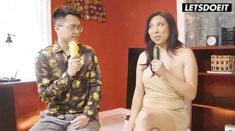 Pareja liberal haciendo videollamada porno con otra pareja ... y follando para ellos