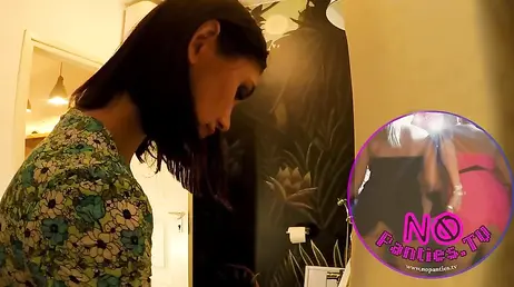 No puedo dejar de calentarme con las falditas que lleva mi guapa prima