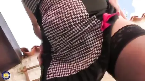 Menuas tetas tiene esta abuela jubilada para la edad que tiene: qué bueno !!