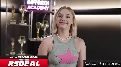Un bon rimming pour Molly Cute avant de la baiser fort et profondément dans le cul...!!