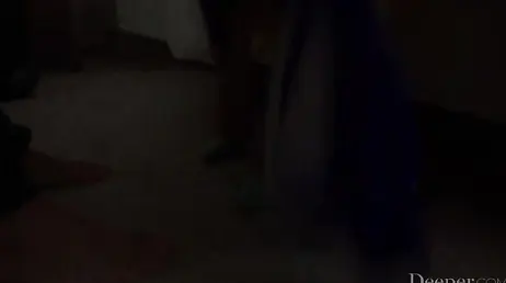 La tetona de coño peludo Violet Myers disfrutando de la polla dura de su amigo