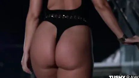 A esta rubia caliente le vuelve loca el sexo anal: menudas ganas tenia de cabalgar rabo