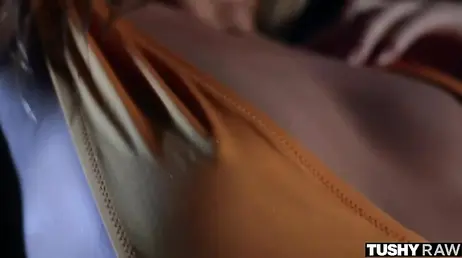 A esta rubia caliente le vuelve loca el sexo anal: menudas ganas tenia de cabalgar rabo