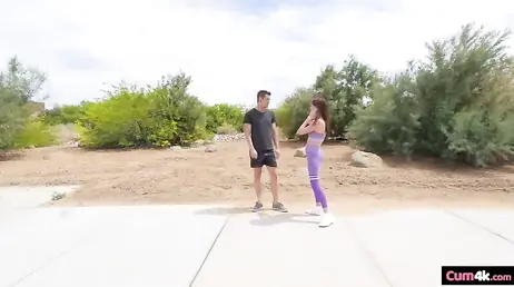 Se liga a una desconocida por el campo haciendo running y termina corriéndose dentro de ella