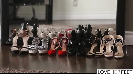 No puedo dejar de mirar las piernas y los pies de mi hijastra: me pone cerdisimo