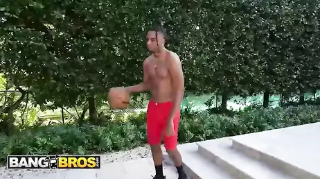 Wow, quel body che indossa la vicina mette in risalto la sua figura mozzafiato...!!