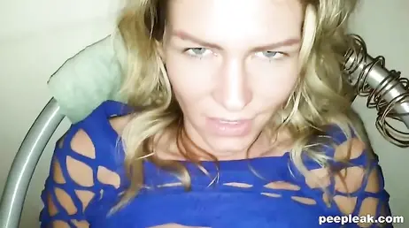Sesso amatoriale in soggettiva con la sua bellissima ragazza russa dagli occhi azzurri.